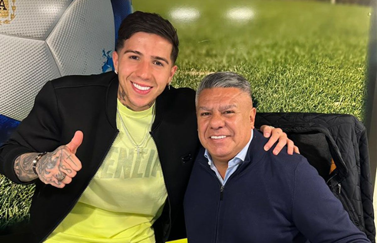 Enzo Fernández y Chiqui Tapia en el predio que la AFA posee en Ezeiza.