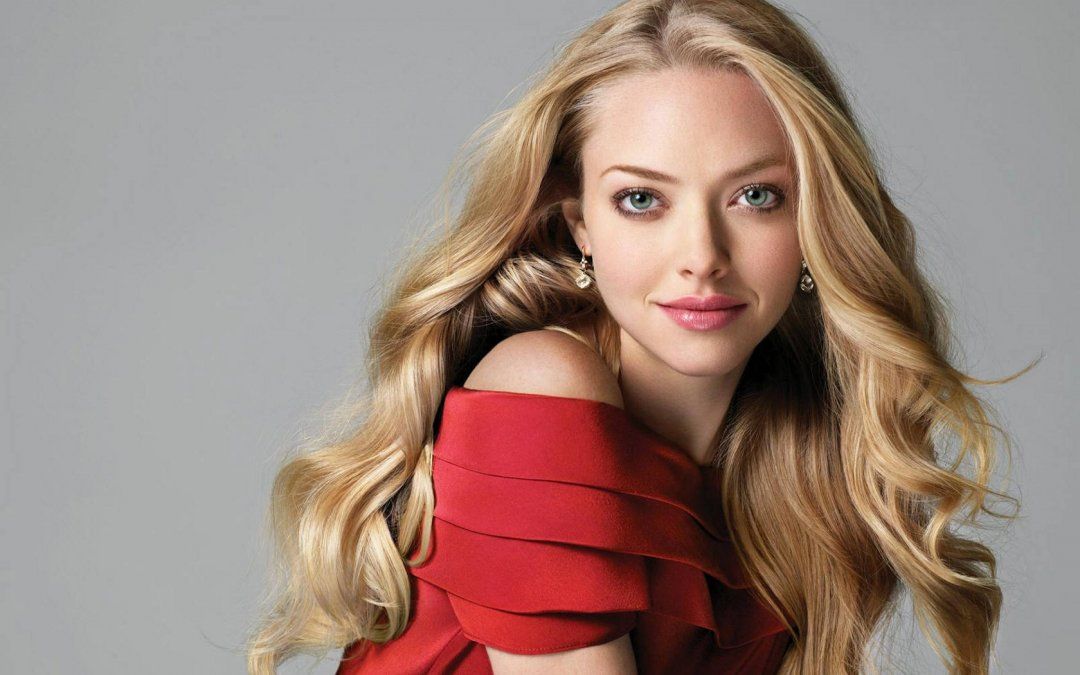 El descuido sexy de la actriz Amanda Seyfried durante una sesión de fotos