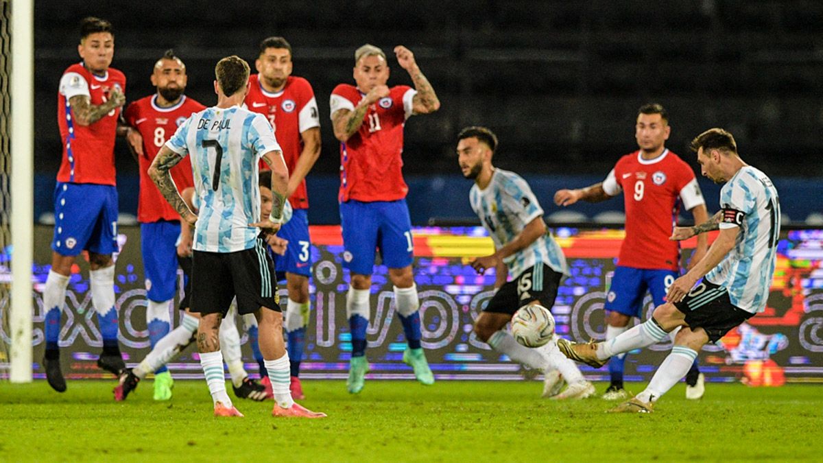 Argentina inició la Copa América igualando 1-1 con Chile