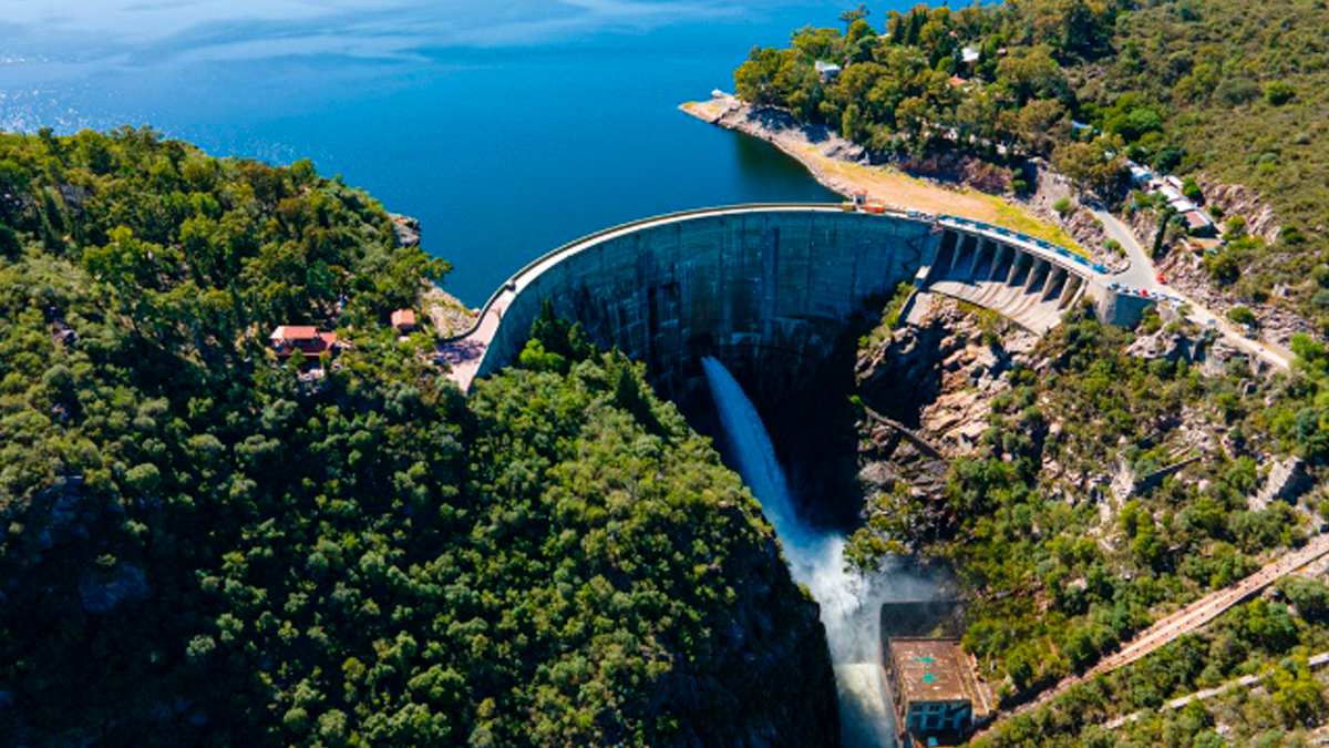 Vacaciones de invierno 2022. El dique La Viña se encuentra a 35km de Mina Clavero y es muy visitado por los turistas.
