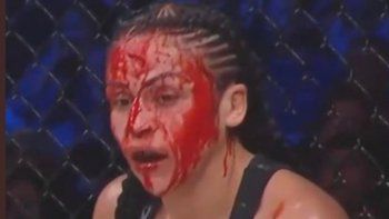 Tuvieron que parar una pelea de MMA por un 