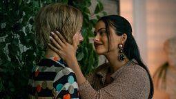 Camila Mendes protagoniza Revancha ya, película ya disponible en Netflix.