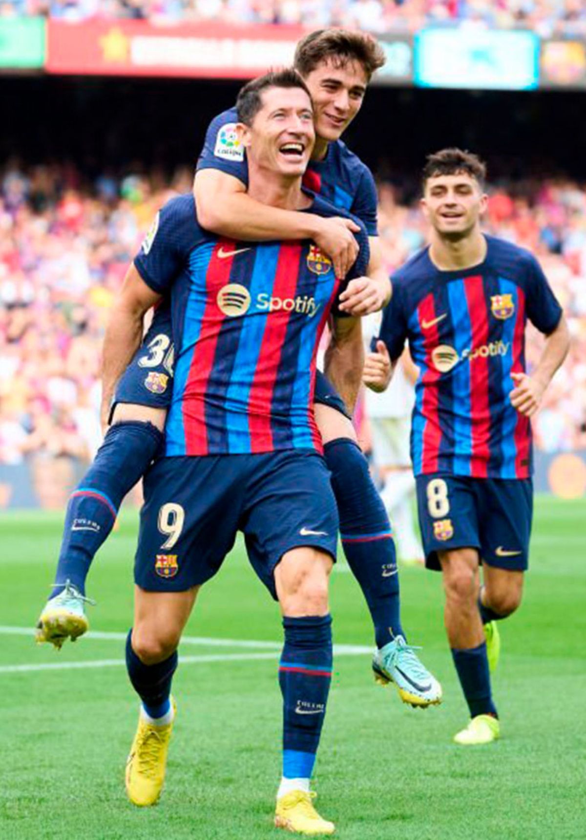 Robert Lewandowski llevó al Barcelona a la cima de LaLiga