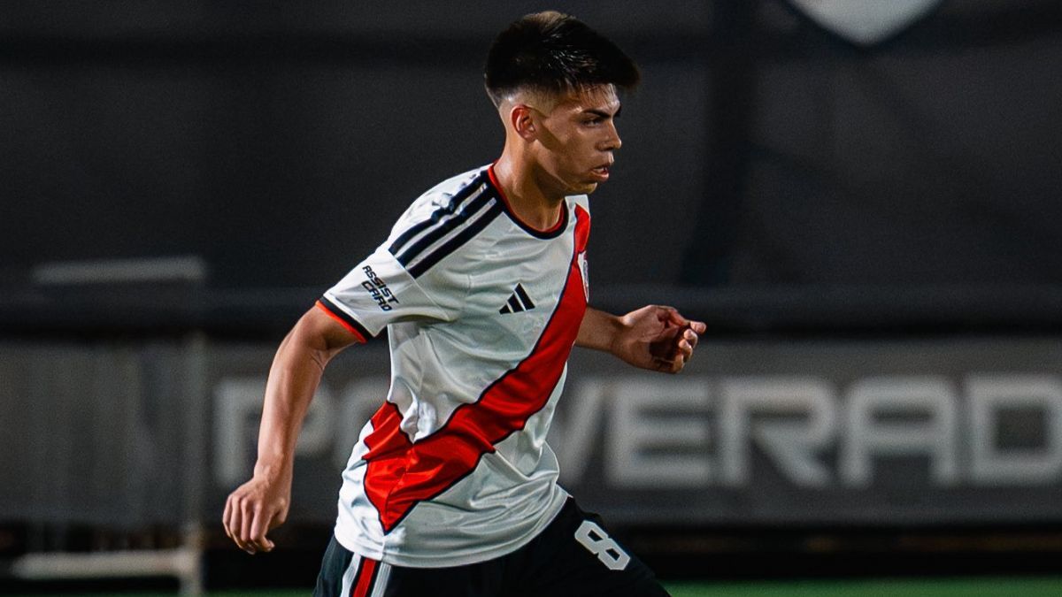 Santiago Espíndola, la promesa de la cantera de River que estará en el banco vs Sarmiento.