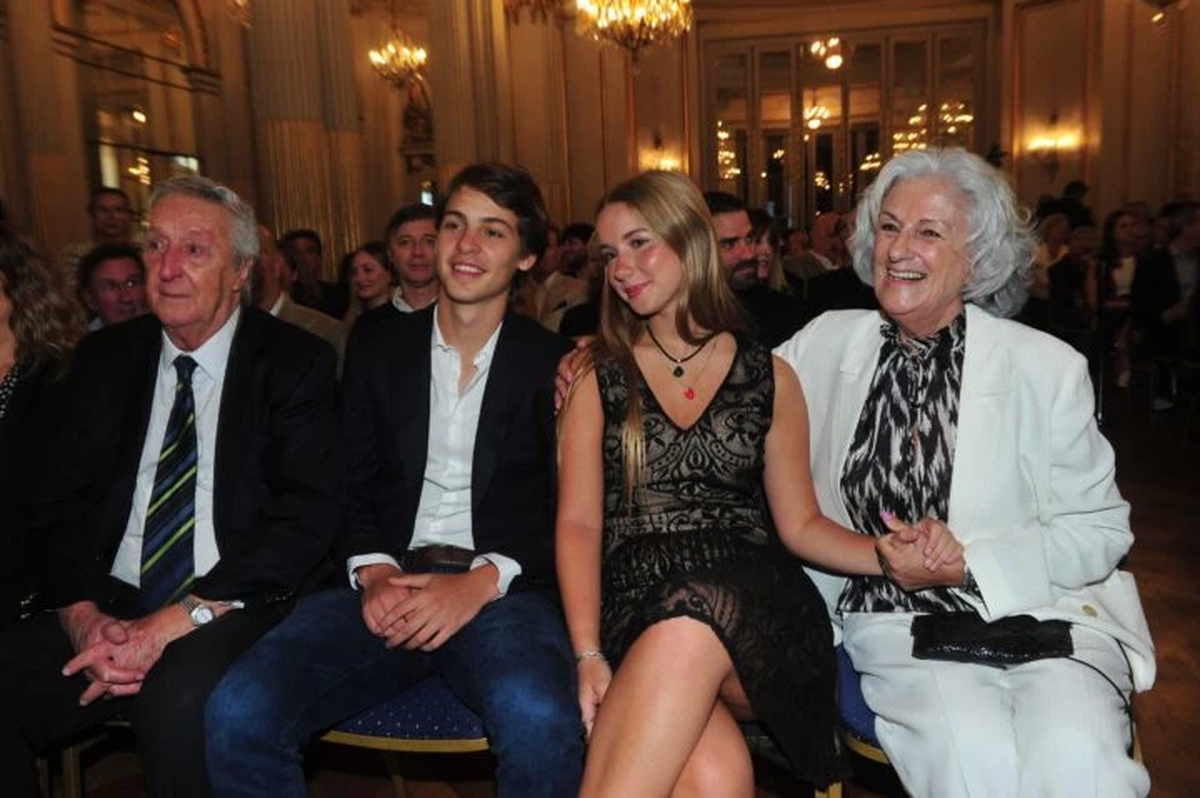 Taina Gravier se suma a las transparencias y paraliza la primavera. Taina Gravier se suma a las transparencias y paraliza la primavera.