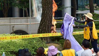 Un hombre se prendió fuego ante la embajada de Japón en Seúl