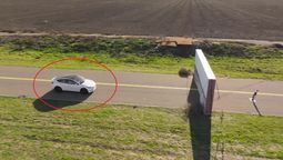 youtuber estrello un tesla contra una pared para probar que no sirve y recibio miles de criticas por mentiroso