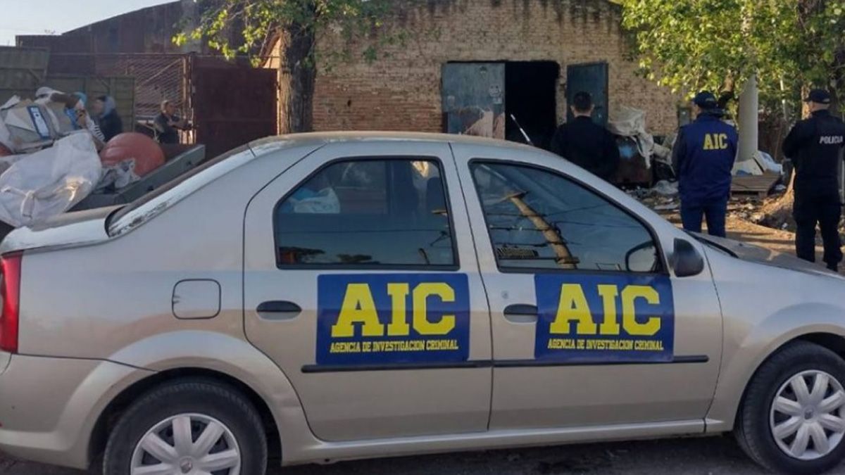 Fue hallado flotando. Encontraron el cadáver de un hombre en un río y creen que pertenece a un femicida