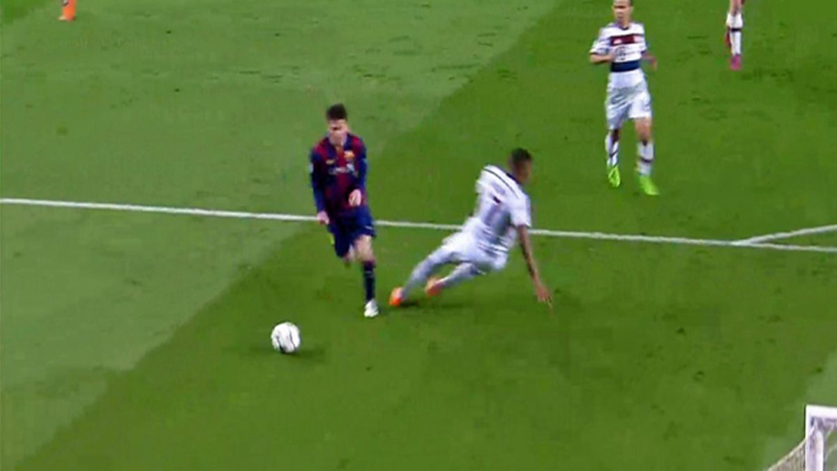 Boateng quedó desparramado luego de una jugada magistral de Messi y terminó convirtiéndose en meme. Foto: Captura