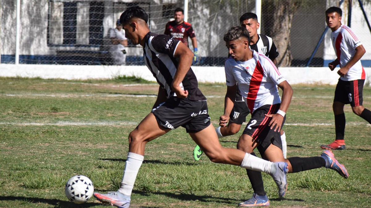 Gimnasia y Esgrima superó a River Plate de El Challao y clasificó a cuartos de final.