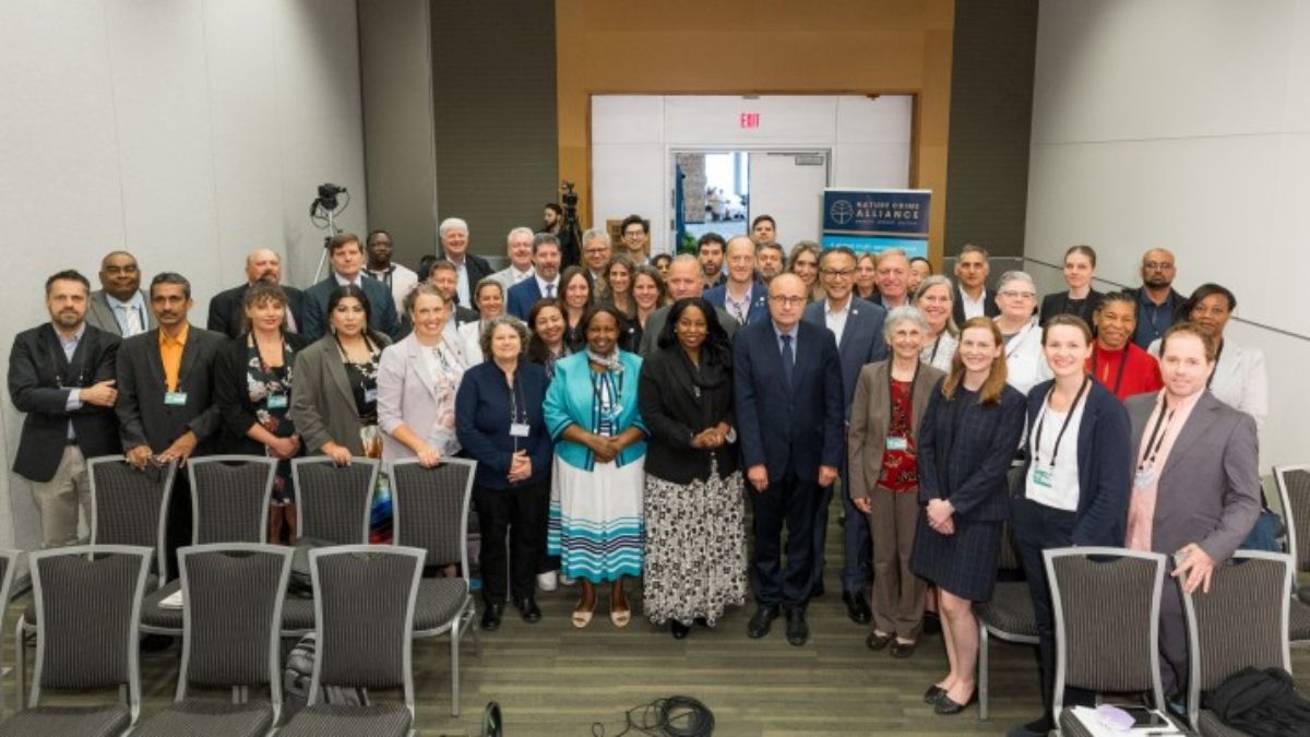 Presentación de la Alianza contra los Delitos contra la Naturaleza en Vancouver, Canadá, el 23 de agosto. La iniciativa cuenta hasta ahora con 22 miembros, encabezados por los gobiernos de Noruega, Estados Unidos y Gabón, e incluye a la Oficina de las Naciones Unidas contra la Droga y el Delito y a Interpol (Foto: Instituto de Recursos Mundiales) Presentación de la Alianza contra los Delitos contra la Naturaleza en Vancouver, Canadá, el 23 de agosto. La iniciativa cuenta hasta ahora con 22 miembros, encabezados por los gobiernos de Noruega, Estados Unidos y Gabón, e incluye a la Oficina de las Naciones Unidas contra la Droga y el Delito y a Interpol (Foto: Instituto de Recursos Mundiales)