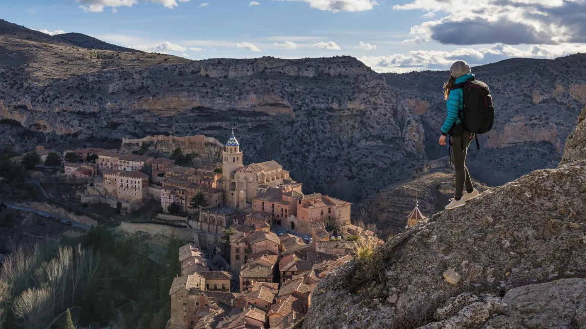 La ciudad de Albarracín se encuentra en Aragón y ha sido elegido como el pueblo más bonito de España.