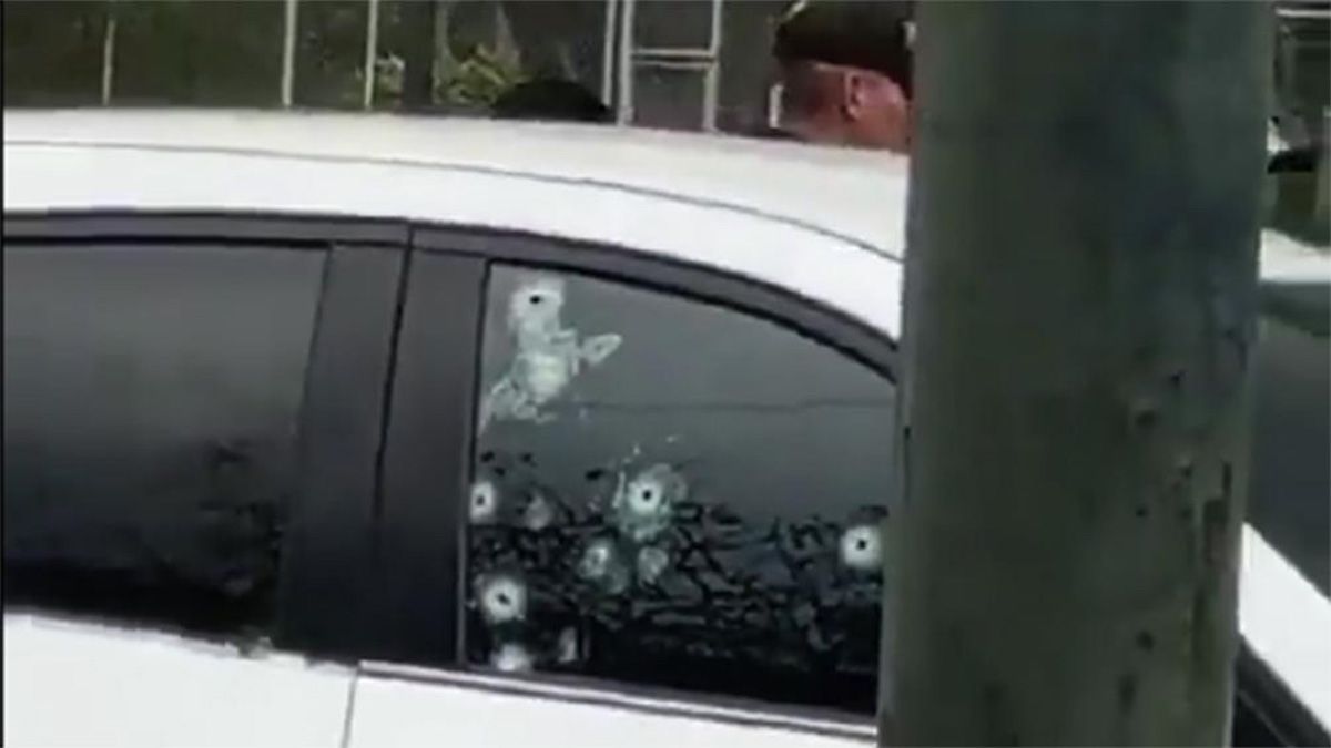 El fiscal César Suárez fue acribillado a balazos cuando se trasladaba en un auto blanco, en el norte de Guayaquil El fiscal César Suárez fue acribillado a balazos cuando se trasladaba en un auto blanco, en el norte de Guayaquil