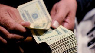 El dólar superó los $28