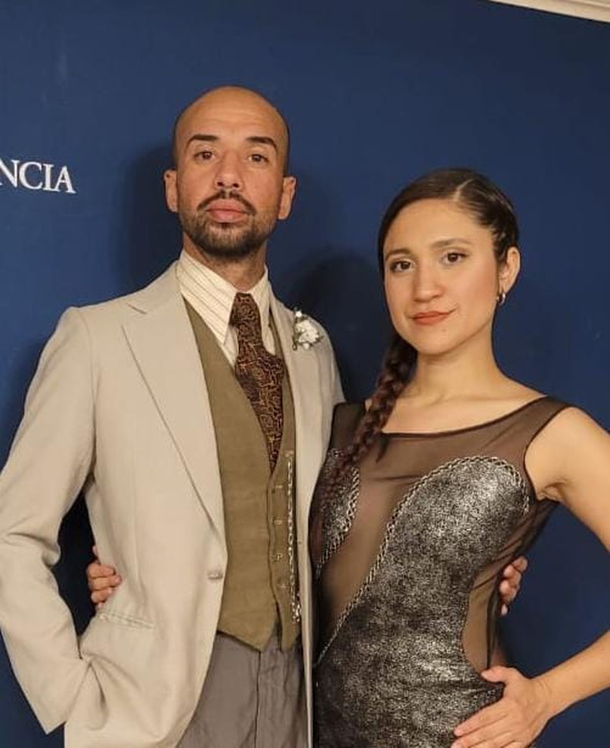 Jhony Acosta junto a su bailarina. Jhony Acosta junto a su bailarina.