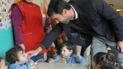 Los beneficiarios de las AUH y por embarazo recibirán antes de Navidad el bono de fin de año