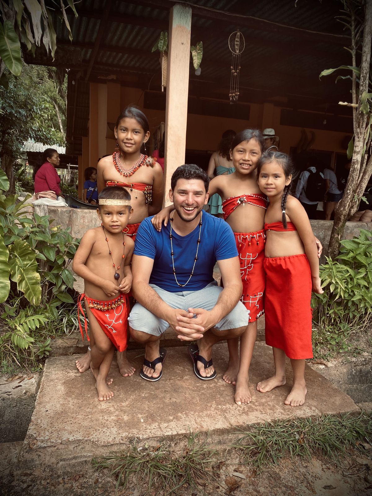 Agustín Sáez convivió con una tribu en la selva amazónica de Venezuela. Agustín Sáez convivió con una tribu en la selva amazónica de Venezuela.