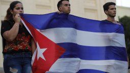 Los cubanos hacen largas colas para rendir tributo a Fidel Castro