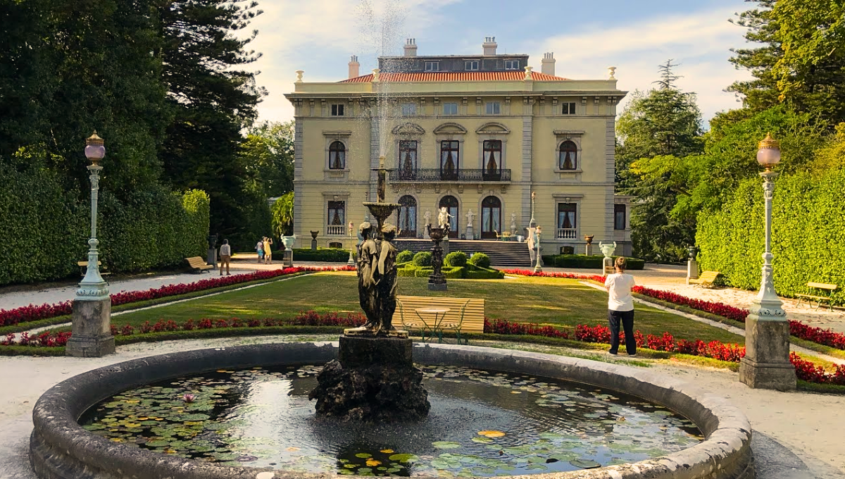 Descubre el pueblo de España que tiene un palacio repleto de arte.