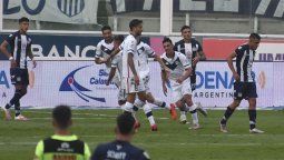 velez se recupero, derroto a talleres y manda en la zona b