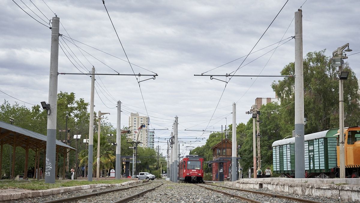 La obra de extensión del Metrotranvía tiene un avance del 30%. El préstamo del Banco Nación permitirá acelerar los trabajos en el tramo Luján de Cuyo- Aeropuerto de Mendoza.