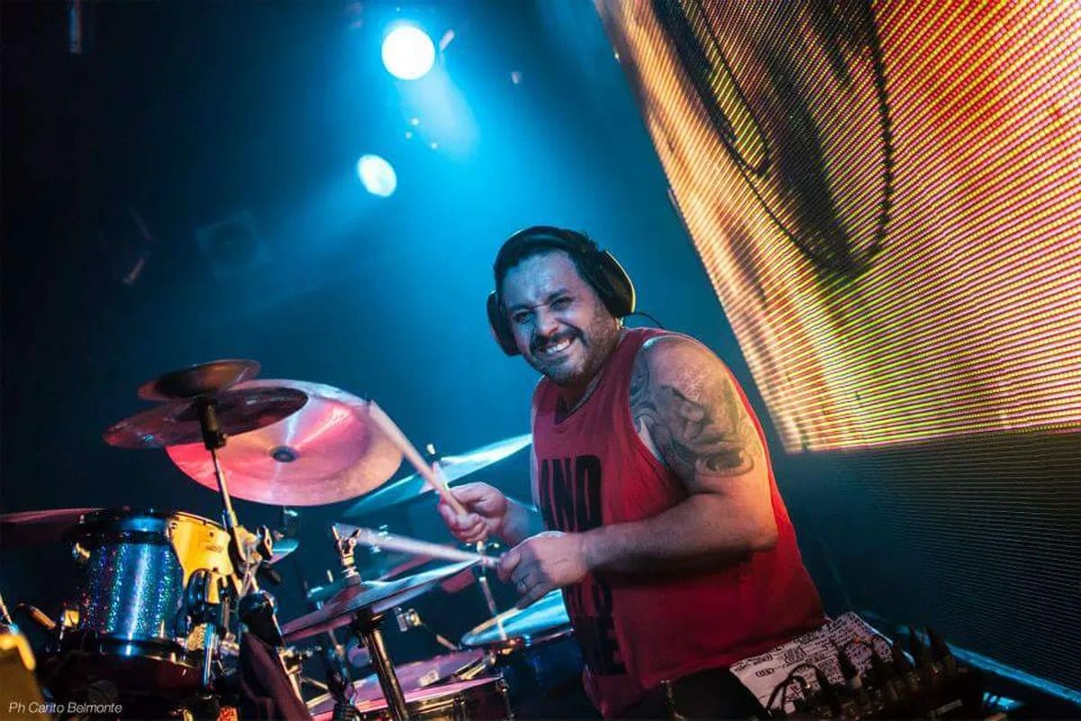 Rock de luto. Murió en pleno concierto el exbaterista de Almafuerte.