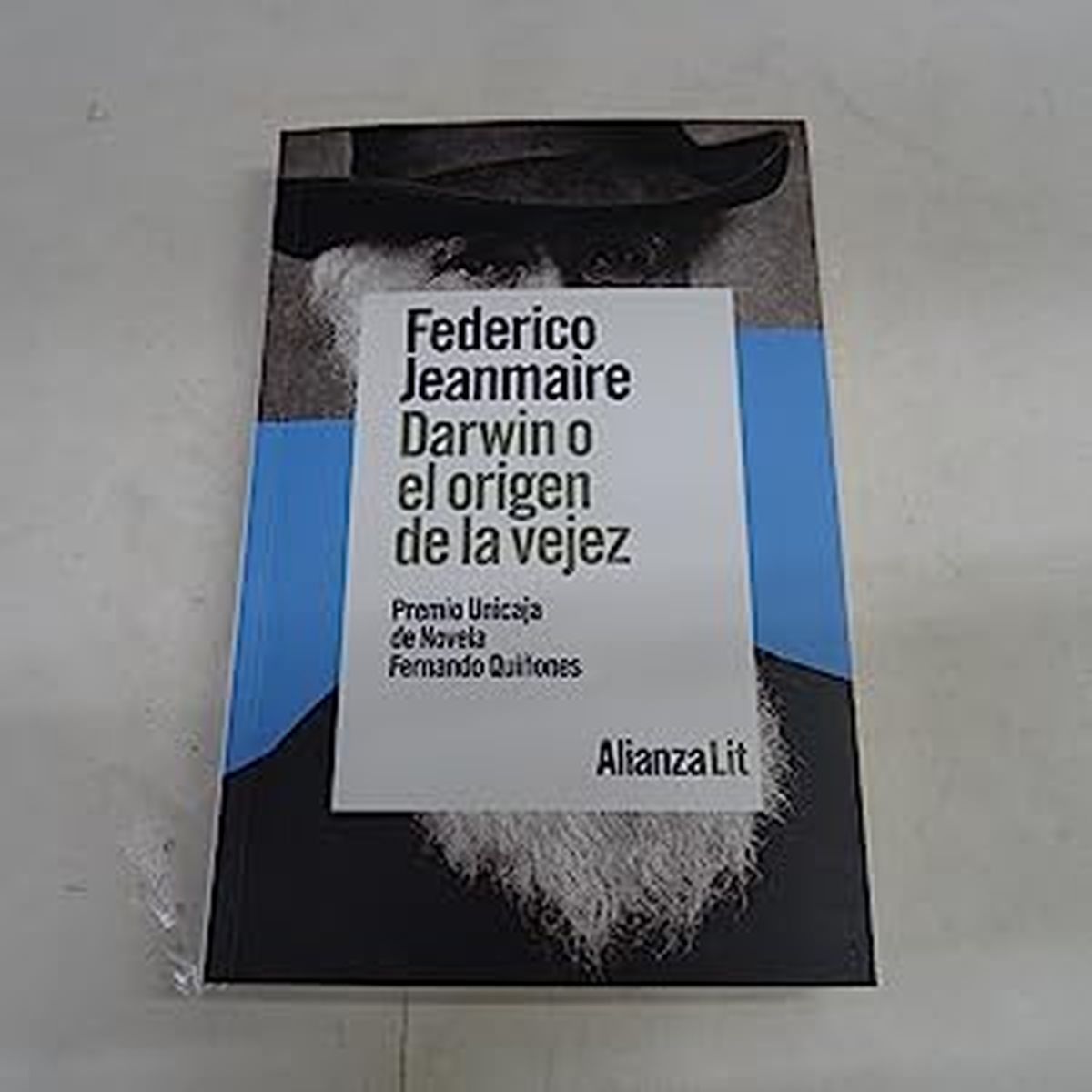Tapa de "Darwin o el origen de la vejez". Tapa de "Darwin o el origen de la vejez".