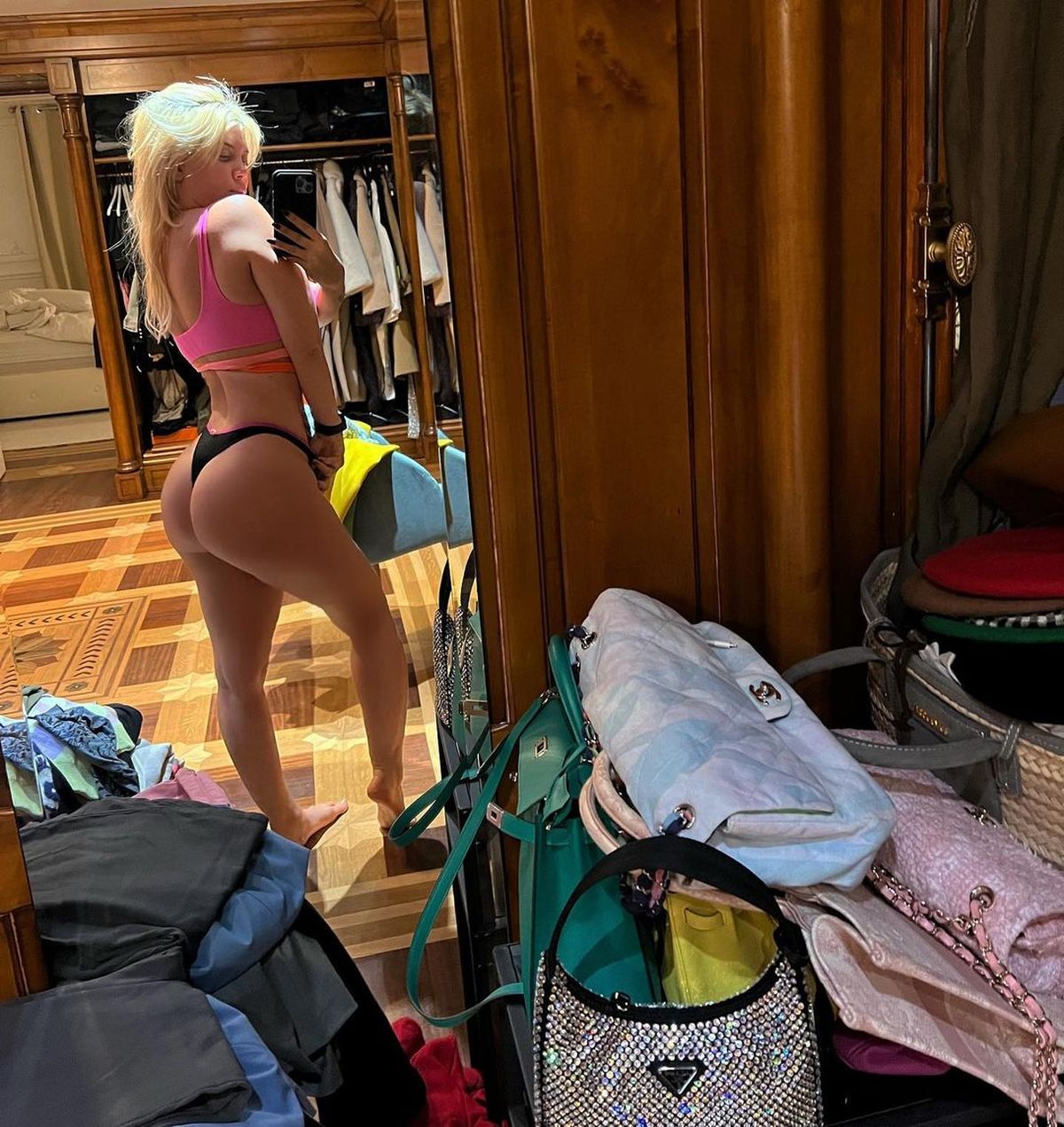 De entrecasa. Wanda Nara nunca priva a sus seguidores de una foto en tanga.