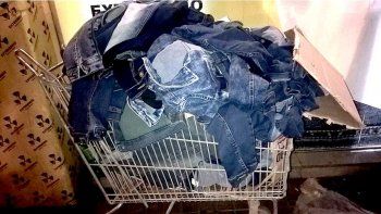 Detenido mientras robaba ropa en el centro