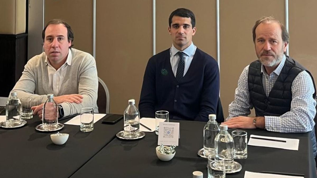 Carlos Aguinaga (derecha), al frente del equipo de abogados de Iberte que lleva adelante la estrategia legal contra Fecovita para llevar a juicio a sus directivos por estafa.