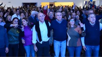 El peronismo anti Cámpora se movilizó en Mendoza con la presencia del exministro Rossi
