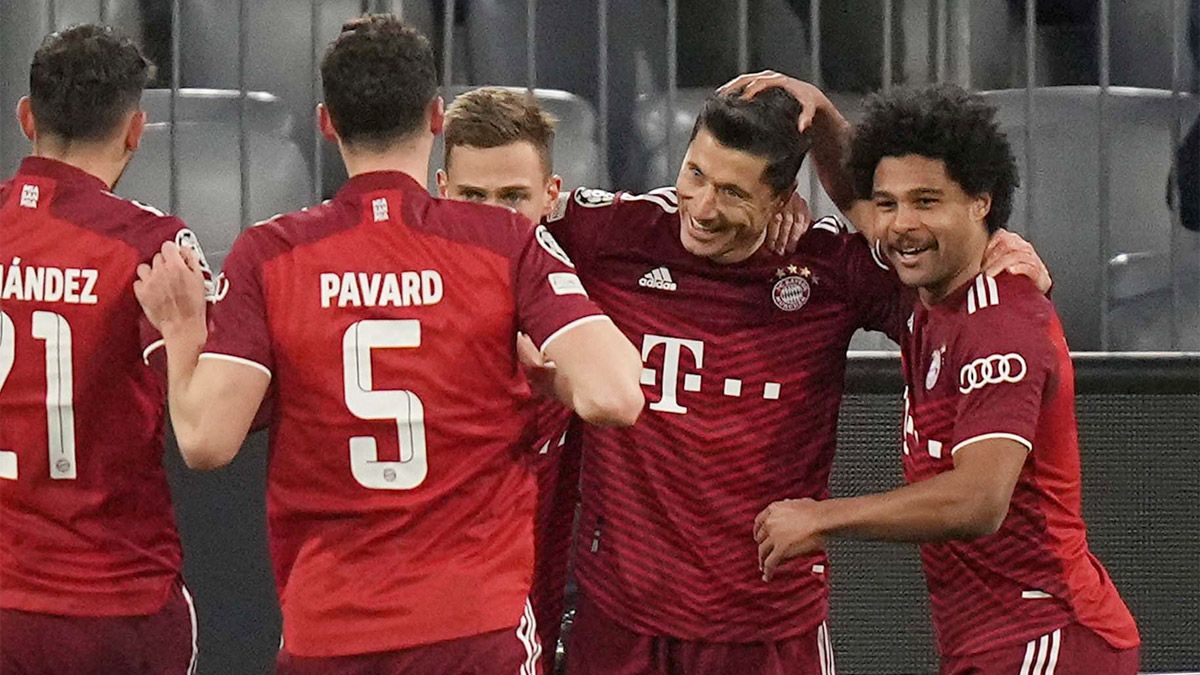 El Bayern Munich, que goleó 7-1 al Salzburgo, tuvo a un Lewandowski encendido, anotando tres tantos.