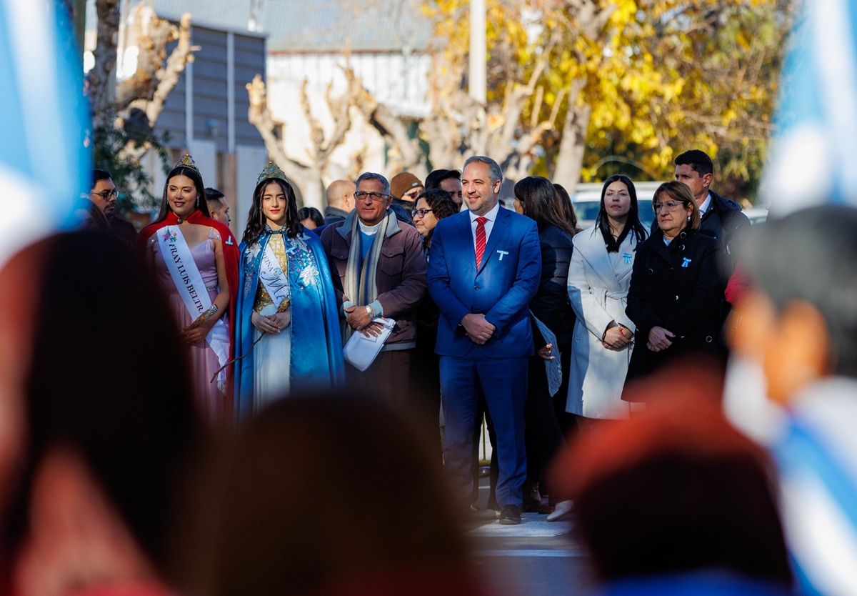 En el marco del 115° aniversario de Fray Luis Beltrán crearon una bandera colectiva.