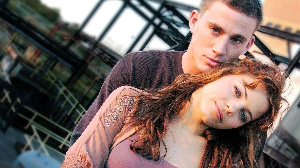 Bailando es una comedia romántica que recibió elogios por parte de la crítica. Bailando es una comedia romántica que recibió elogios por parte de la crítica.