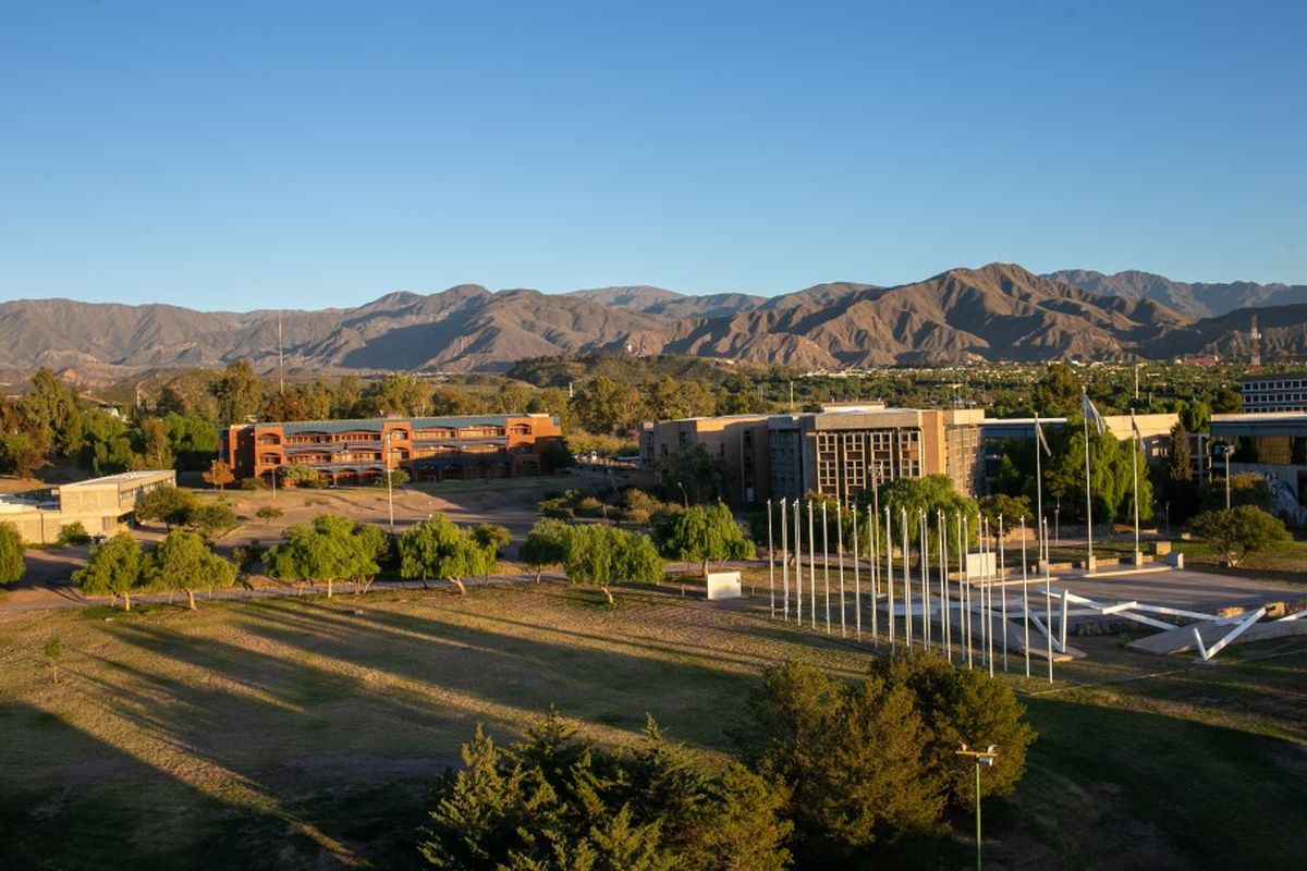 Desde la UNCuyo salieron en defensa de la educación pública gratuita. Desde la UNCuyo salieron en defensa de la educación pública gratuita.