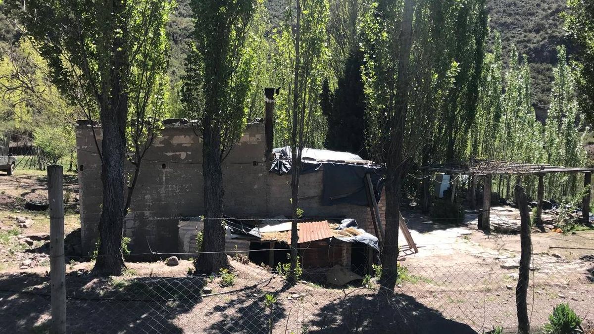 Sobre el antiguo corral del siglo XIX se erige hoy El Almacén, aprovechando las piedras de la base. Sobre el antiguo corral del siglo XIX se erige hoy El Almacén, aprovechando las piedras de la base.