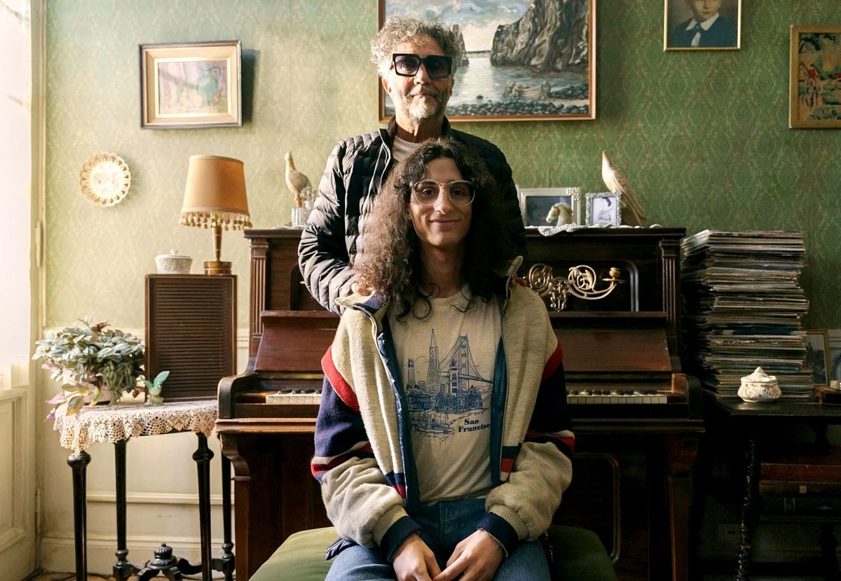 Fito Páez y Fito Páez. El músico y el personaje de la serie interpretado por Iván Hochman. Fito Páez y Fito Páez. El músico y el personaje de la serie interpretado por Iván Hochman.