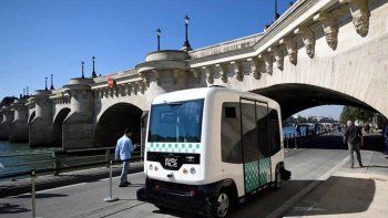 Prueban en París un minibús sin conductor
