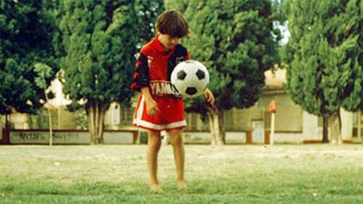 Lionel Messi deslumbraba al mundo entero a sus 8 años, cuando jugaba en Newells.
