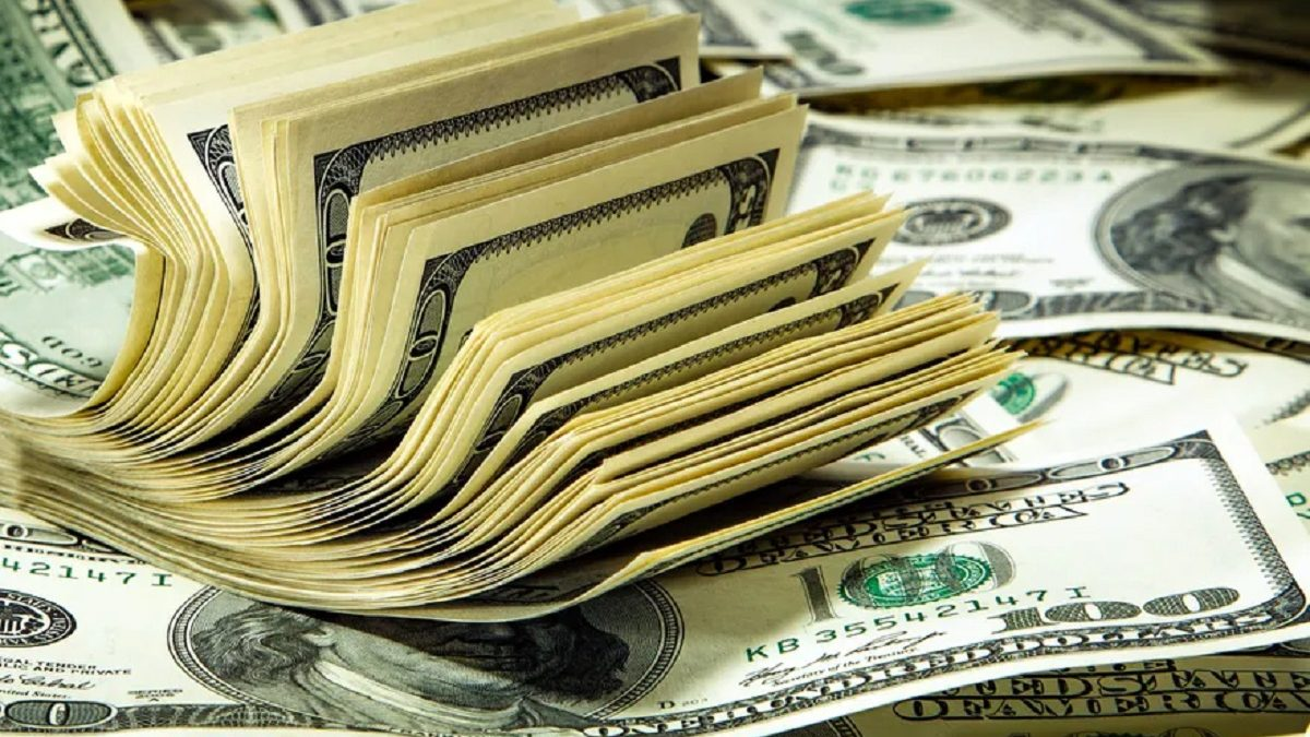 El blue llegó a $277 para la venta y $257 para la compra este viernes en Mendoza.