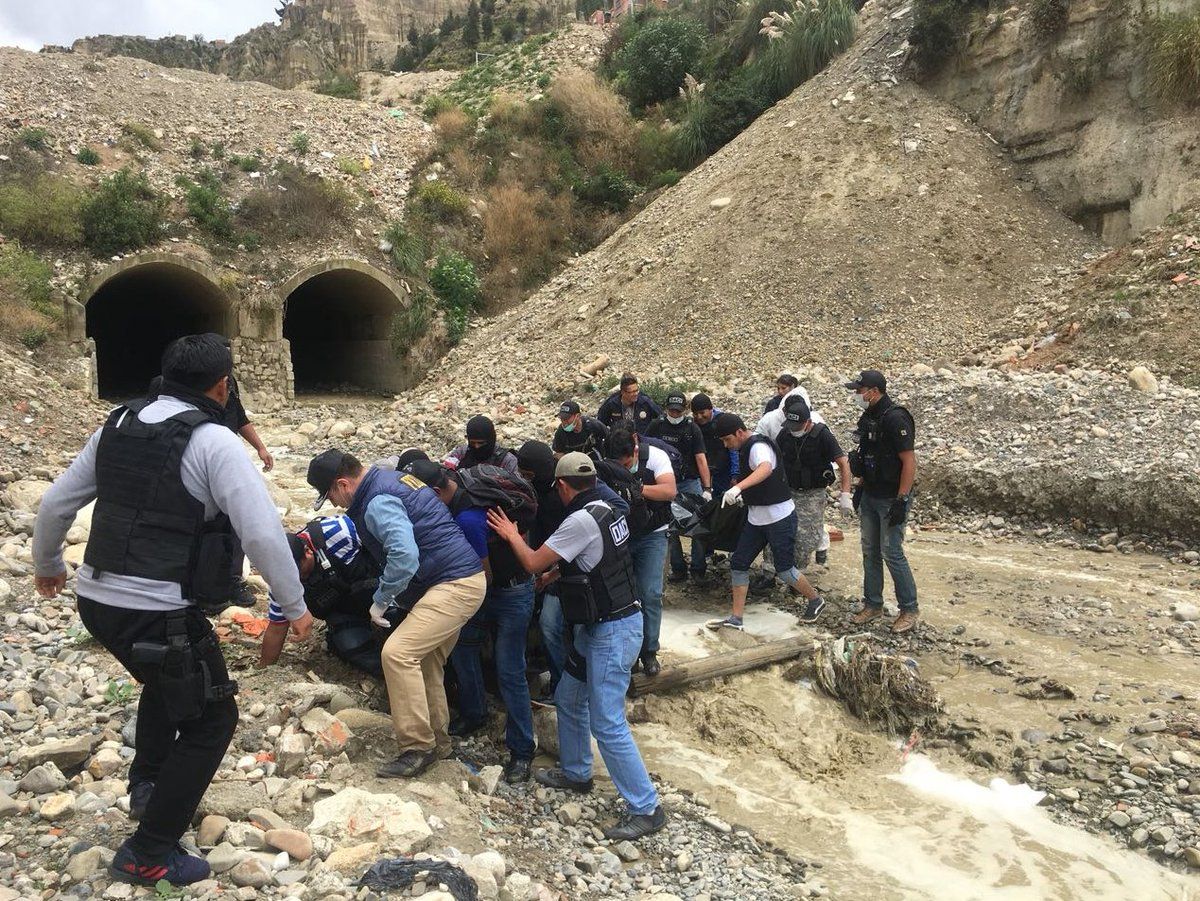 Los cuerpos fueron encontrados en avanzado estado de descomposición. Los cuerpos fueron encontrados en avanzado estado de descomposición. 