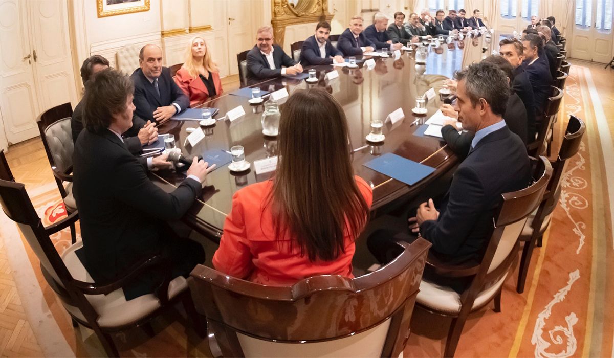 Javier Milei junto a los gobernadores serán quienes firmen el Pacto de Mayo.