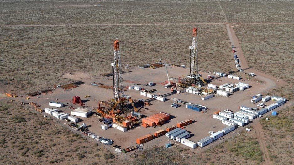 Confirmaron que los fondos buitre buscan embargar los activos de YPF para quedarse con Vaca Muerta