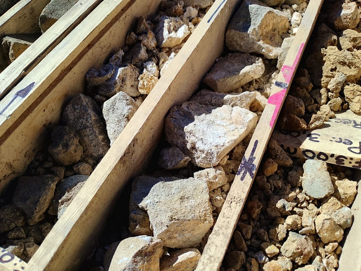 Muestras extraídas durante la exploración de Hierro Indio. Muestras extraídas durante la exploración de Hierro Indio.