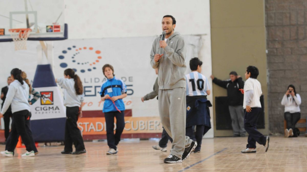 Manu Gin&oacute;bili en el Polimeni, hace 11 a&ntilde;os.