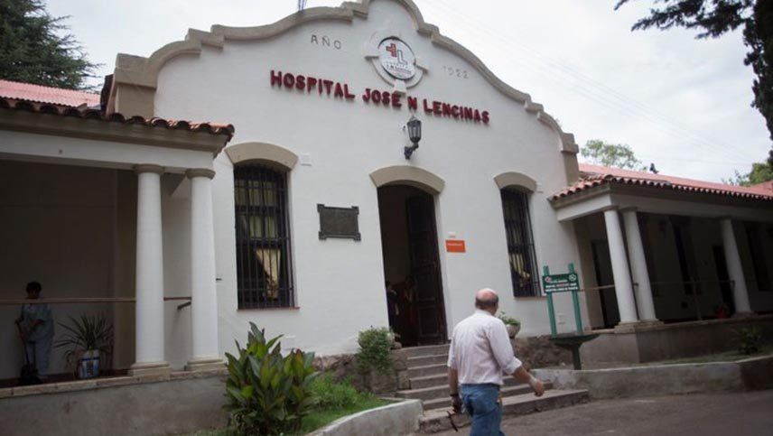 La víctima fue llevada al Hospital Lencinas, y los médicos que lo atendieron constataron que había muerto.