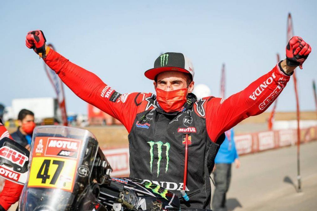Kevin Benavides es el primer argentino en ganar el Dakar en motos.
