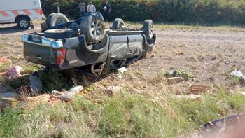 Una mujer murió al volcar una camioneta en la vieja ruta 40, en Ugarteche