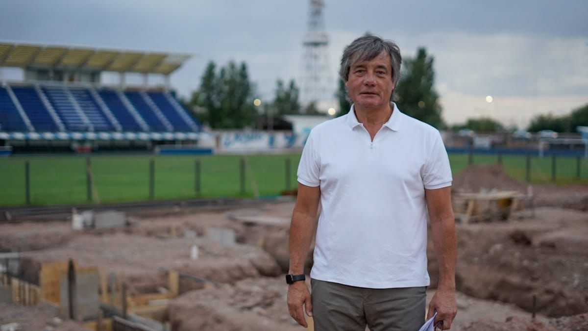 Alejandro Chapini, el presidente del club Godoy Cruz Antonio Tomba, está feliz con el comienzo de la construcción de las tribunas y otras obras para renovar el estadio Bodeguero.