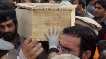 El ejército paquistaní mató a decenas de militantes después de la masacre talibán en una escuela